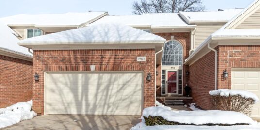 Closed! Beautifully Updated Condo in Shelby Township!