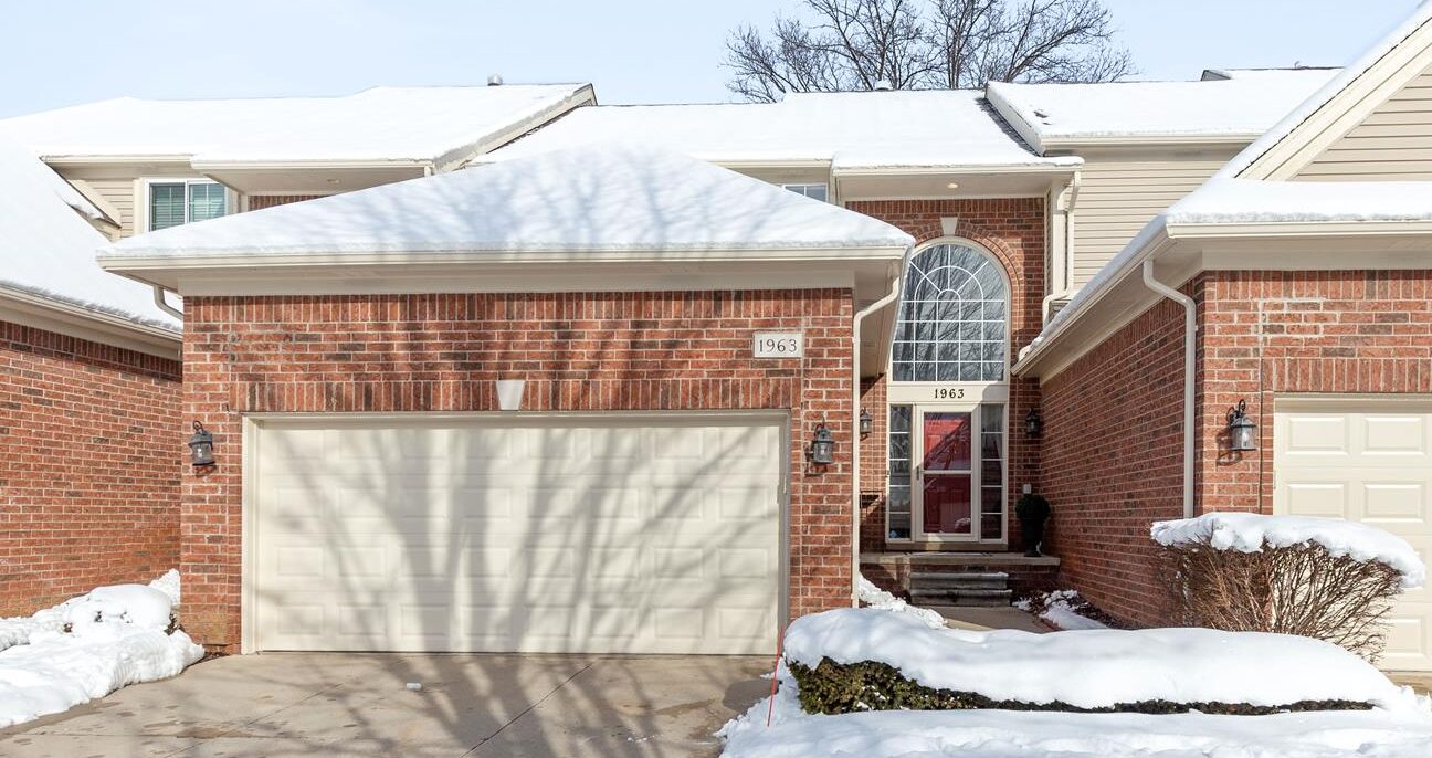 Closed! Beautifully Updated Condo in Shelby Township!